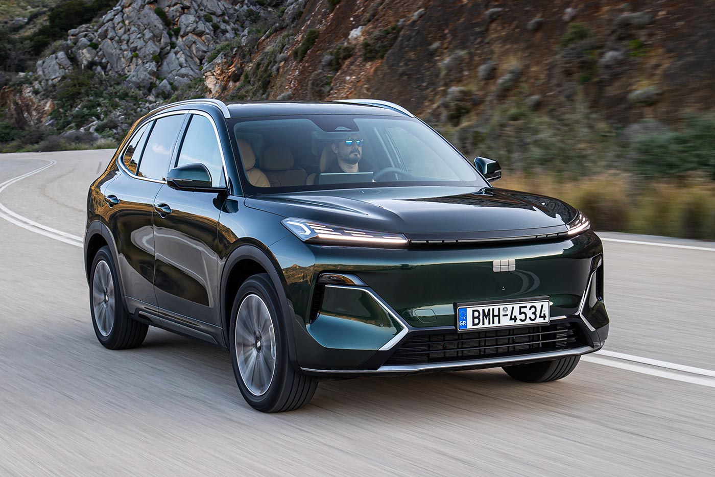 Οδηγούμε το προσιτό νέο PHEV D-SUV Geely Starray EM-i