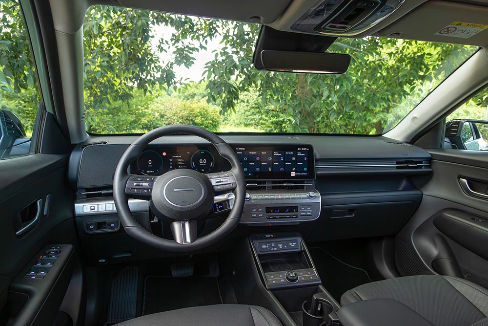 https://autogreeknews.gr/wp-content/uploads/2026/02/Hyundai-Kona-Hybrid-interior.jpg