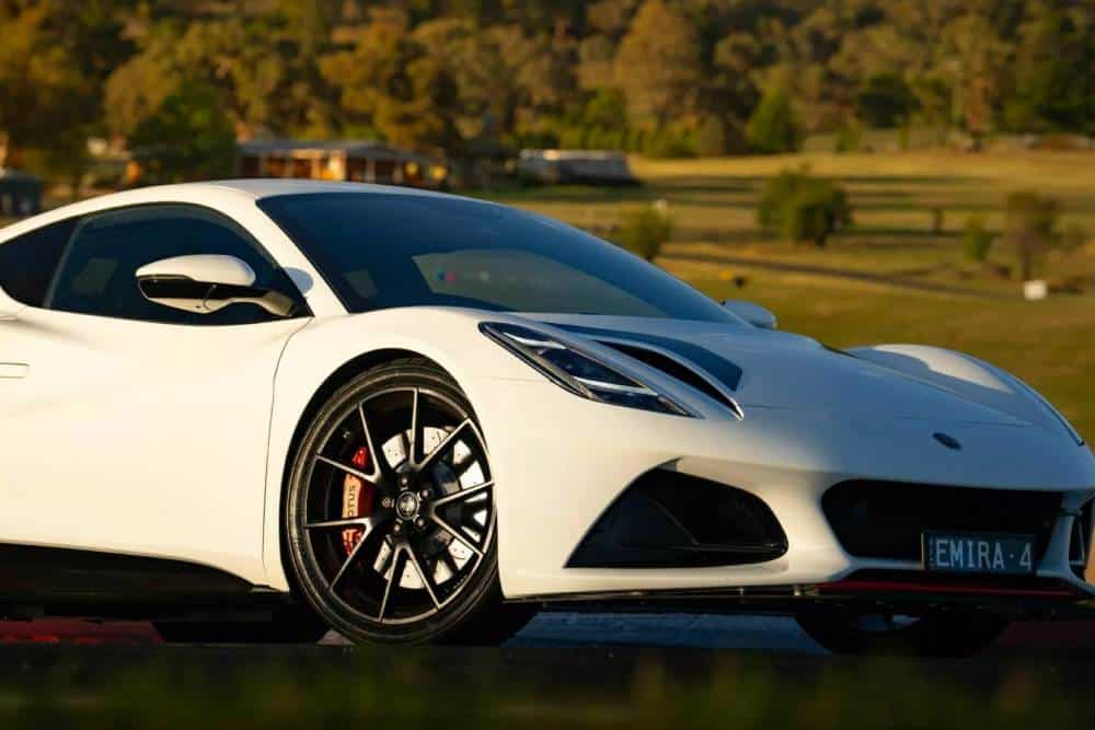 https://autogreeknews.gr/wp-content/uploads/2026/02/Lotus-Emira-Turbo-Bathurst-Edition-Australia-10-20.jpg