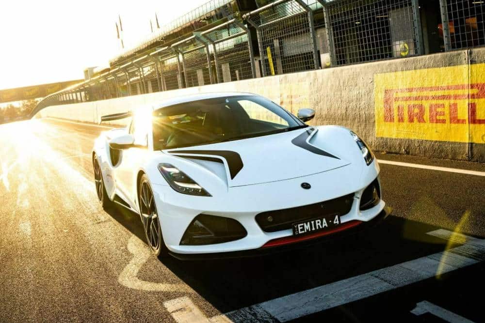 https://autogreeknews.gr/wp-content/uploads/2026/02/Lotus-Emira-Turbo-Bathurst-Edition-Australia-11-20.jpg