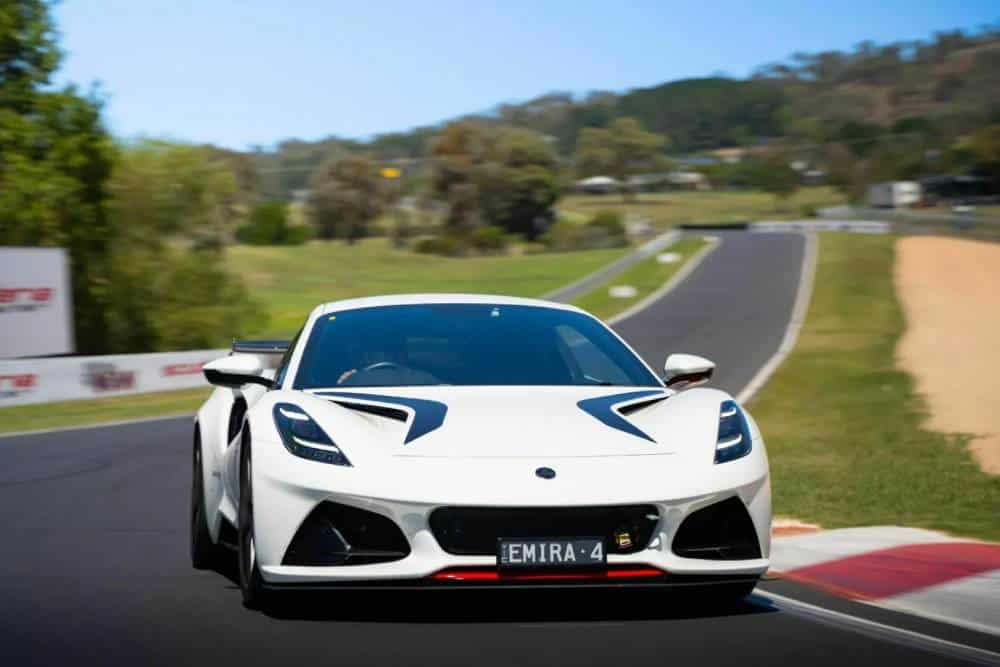 https://autogreeknews.gr/wp-content/uploads/2026/02/Lotus-Emira-Turbo-Bathurst-Edition-Australia-13-20.jpg