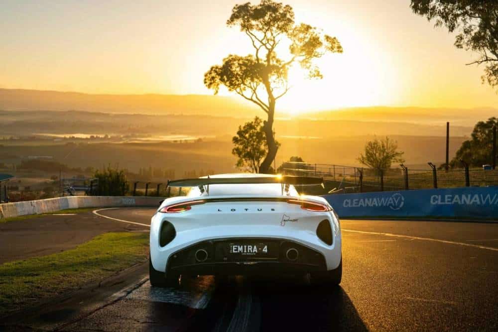https://autogreeknews.gr/wp-content/uploads/2026/02/Lotus-Emira-Turbo-Bathurst-Edition-Australia-5-204.jpg