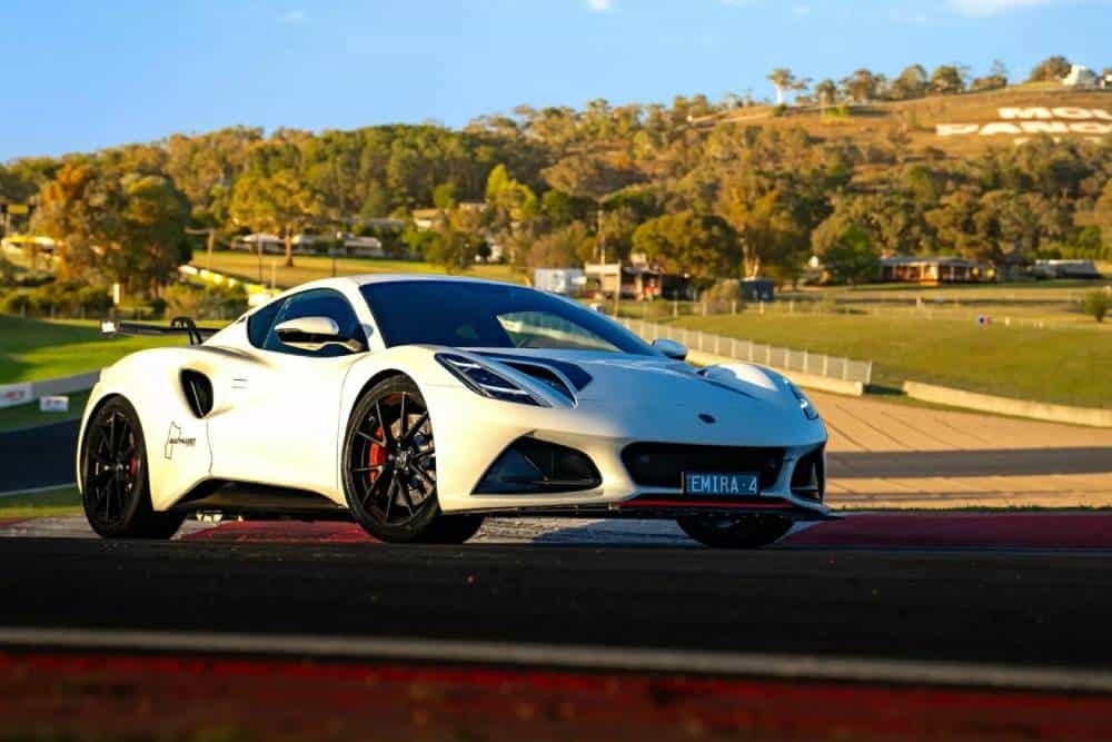 https://autogreeknews.gr/wp-content/uploads/2026/02/Lotus-Emira-Turbo-Bathurst-Edition-Australia-9-204.jpg