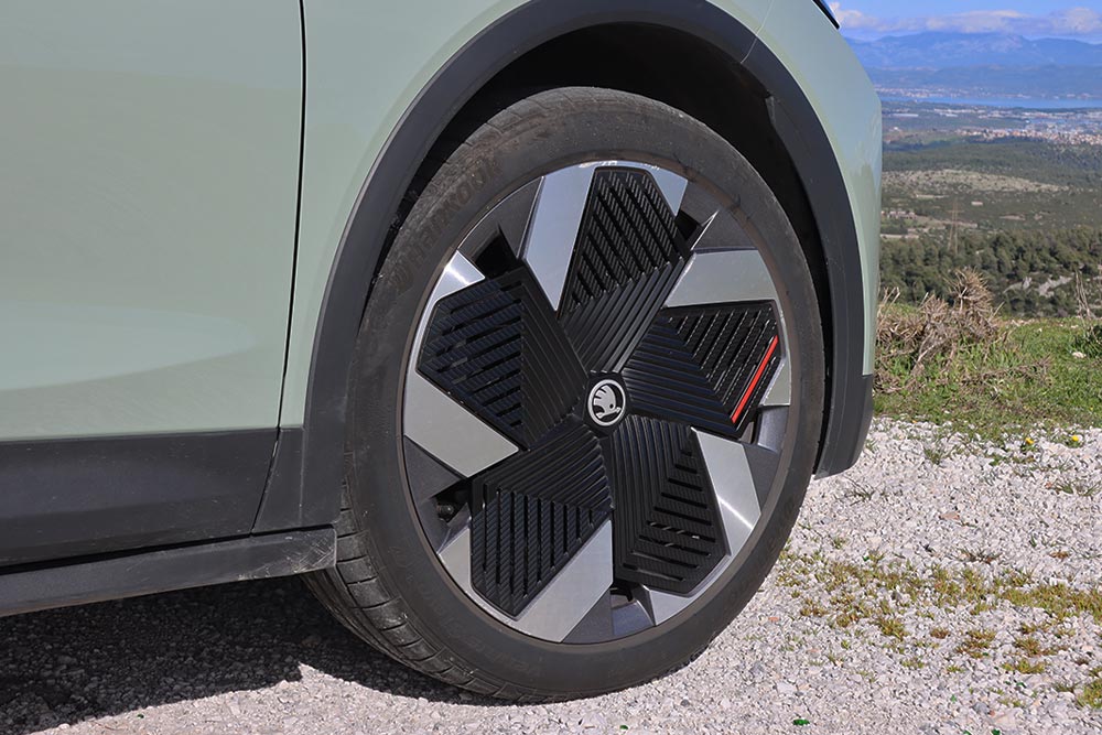https://autogreeknews.gr/wp-content/uploads/2026/02/Skoda-Elroq-85-12.jpg