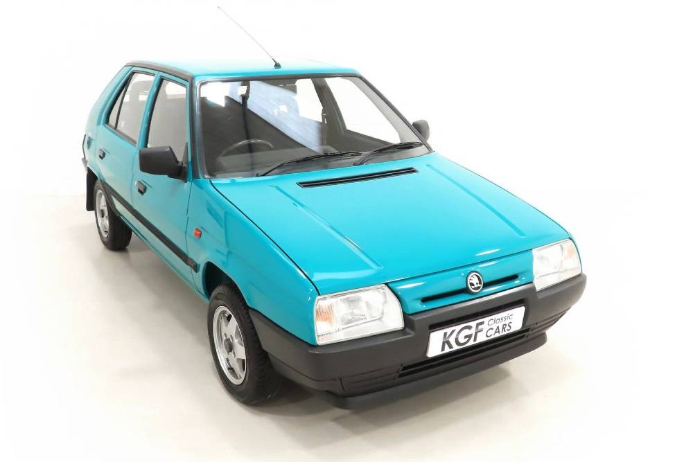 https://autogreeknews.gr/wp-content/uploads/2026/02/Skoda_Favorit_LXiE_Flairline_1995-1.jpg