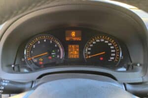 Toyota Avensis «μπάρκαρε» με ούτε 8.000 χιλιόμετρα