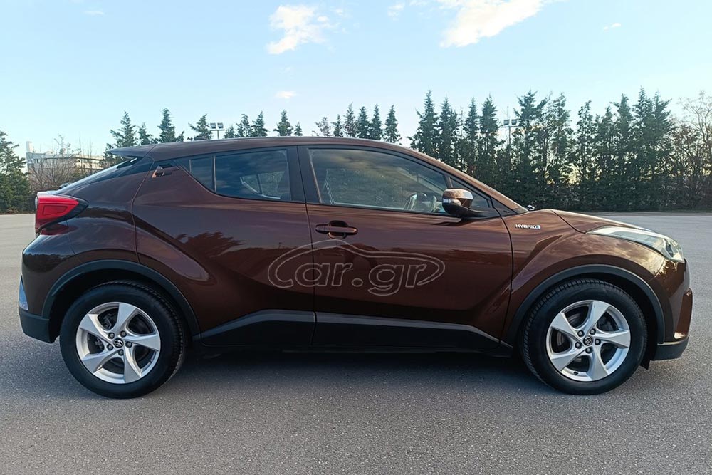 https://autogreeknews.gr/wp-content/uploads/2026/02/Toyota-C-HR-Hybrid-2018-1.jpg
