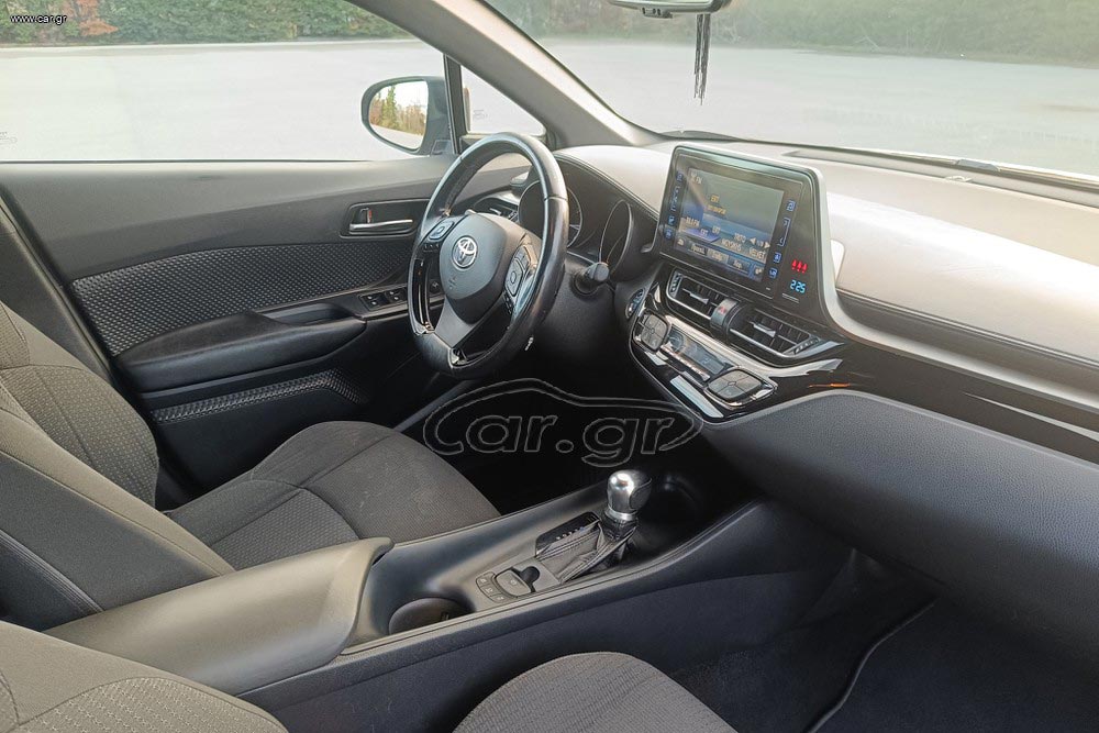 https://autogreeknews.gr/wp-content/uploads/2026/02/Toyota-C-HR-Hybrid-2018-5.jpg