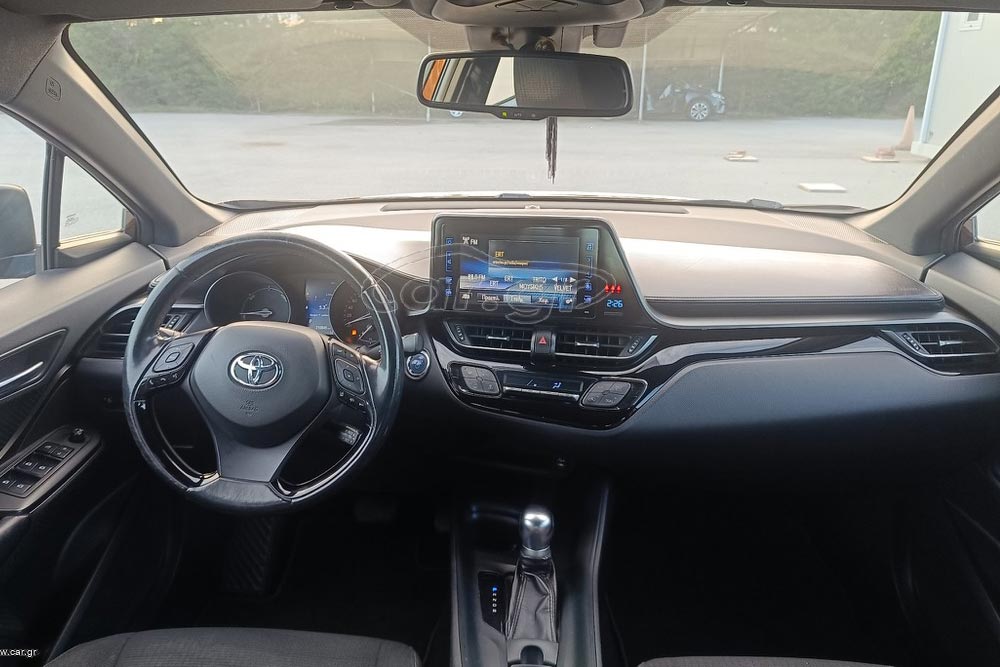https://autogreeknews.gr/wp-content/uploads/2026/02/Toyota-C-HR-Hybrid-2018-6.jpg