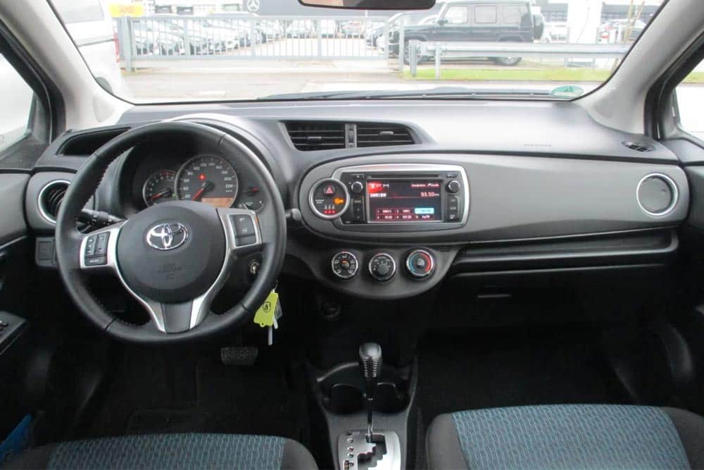 https://autogreeknews.gr/wp-content/uploads/2026/02/Toyota-Yaris-2012-5.jpg