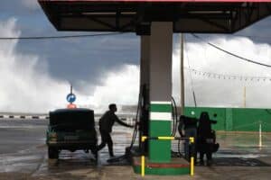 Η χώρα που πληρώνεις τη βενζίνη 5 ευρώ το λίτρο