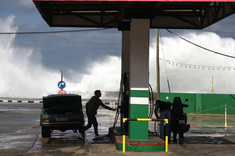 Η χώρα που πληρώνεις τη βενζίνη 5 ευρώ το λίτρο