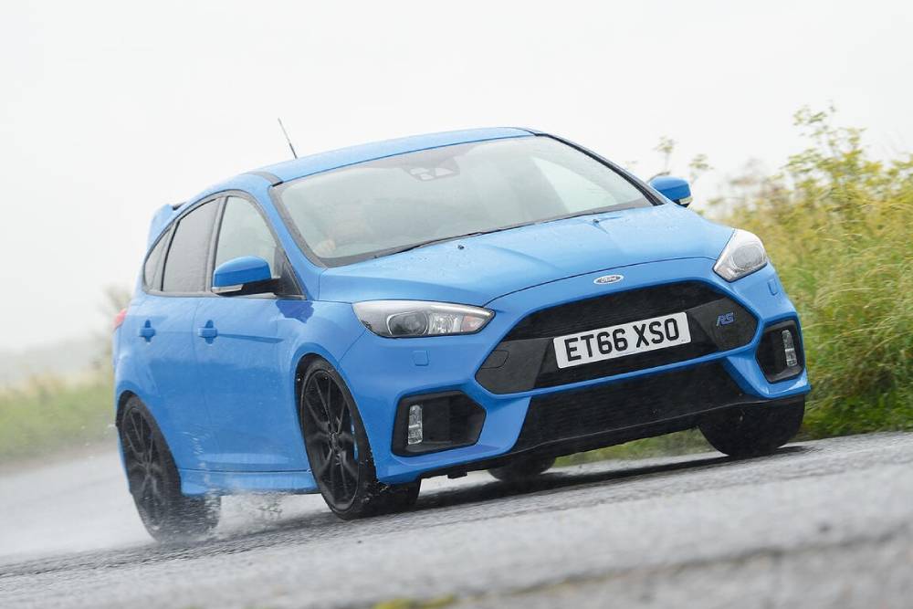 https://autogreeknews.gr/wp-content/uploads/2026/02/focus-rs-in-the-wet.jpg