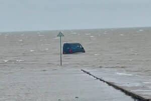 gps sends driver to the sea (4)
