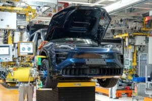 Ξεκίνησε η παραγωγή της πολυεθνικής Porsche Cayenne Electric
