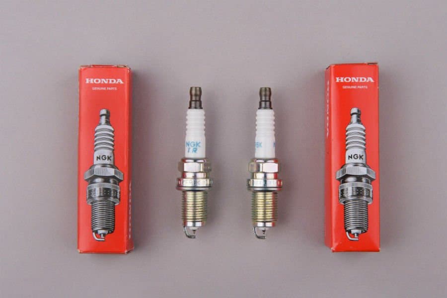 https://autogreeknews.gr/wp-content/uploads/2026/02/spark-plugs-1.jpg