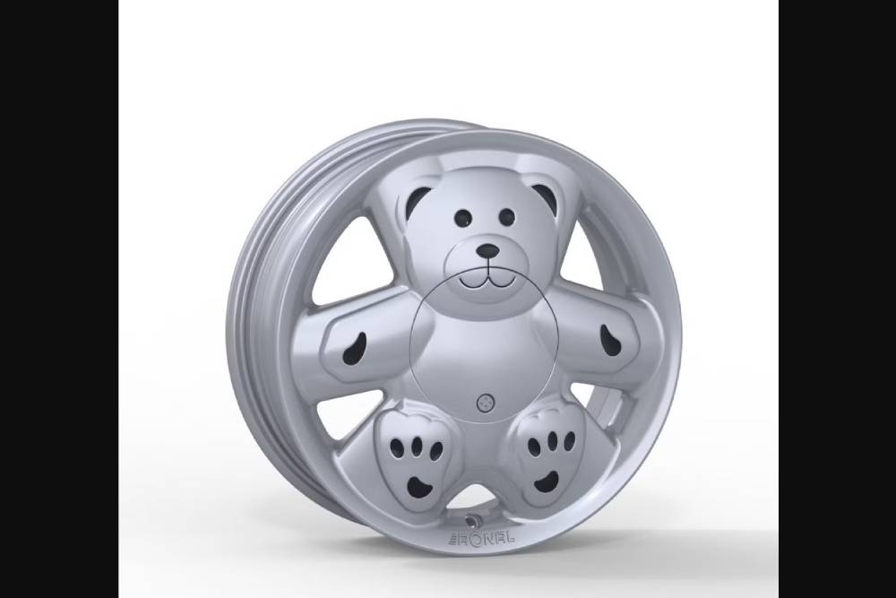 https://autogreeknews.gr/wp-content/uploads/2026/02/teddy-bear-wheels-02.jpg