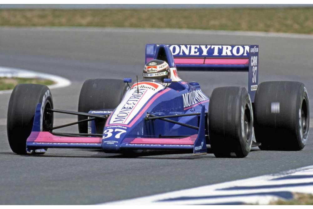 https://autogreeknews.gr/wp-content/uploads/2026/03/1989-Spanish-GP-JJ-Lehto-Onyx-ORE-1-Ford-Cosworth-1.jpg