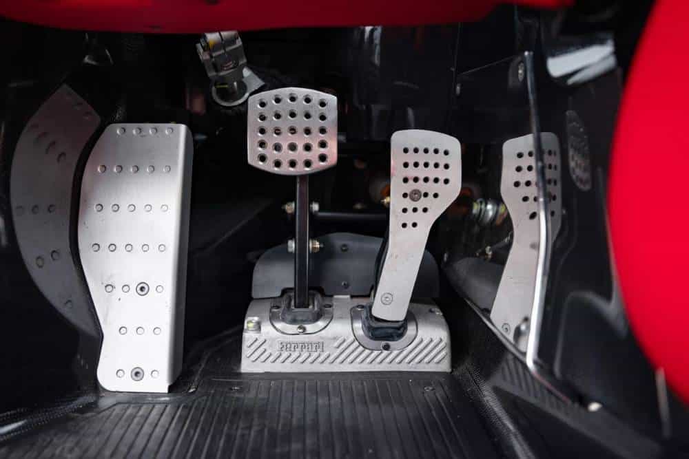 https://autogreeknews.gr/wp-content/uploads/2026/03/2004-Ferrari-Enzo-Auction-Silver-16-2048x1366-1.jpg