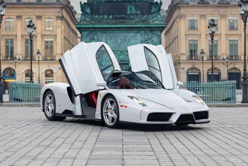 https://autogreeknews.gr/wp-content/uploads/2026/03/2004-Ferrari-Enzo-Auction-Silver-8-2048x1366-1.jpg