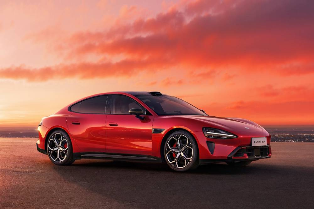 Νέο Xiaomi SU7 ξεπερνά τα 900 χλμ. και τα 680 άλογα