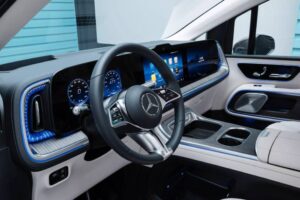 2027-Mercedes-VLE-310-46-2048×1366