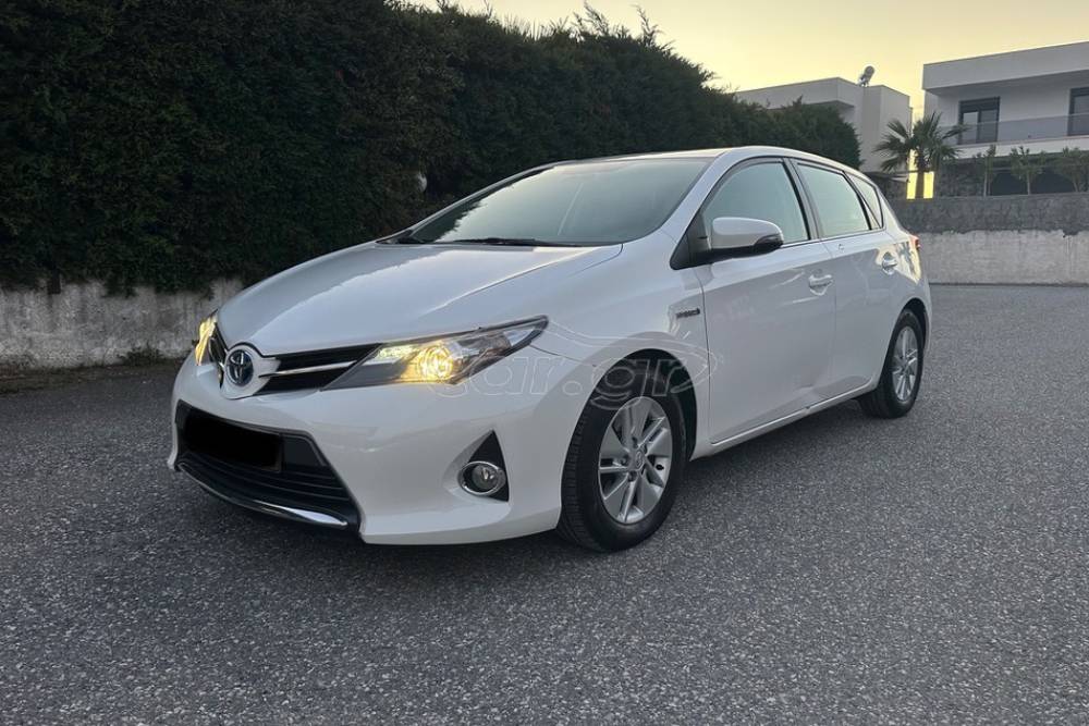 Τι θέλει το φθηνότερο Toyota Auris Hybrid με 7.900 ευρώ;