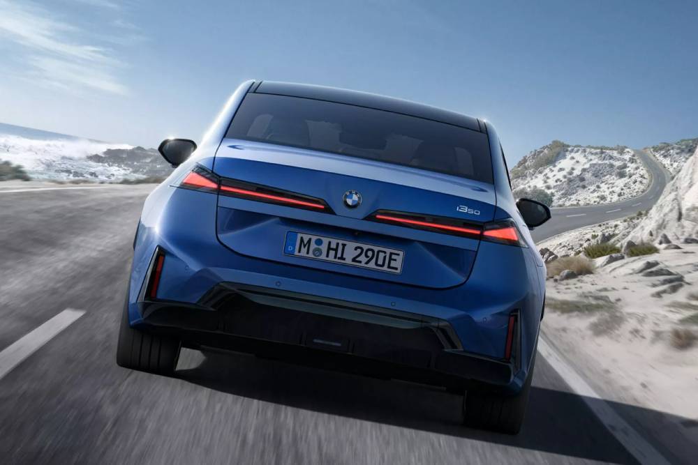 https://autogreeknews.gr/wp-content/uploads/2026/03/BMW-i3-debut-00010-2048x1139-1.jpg