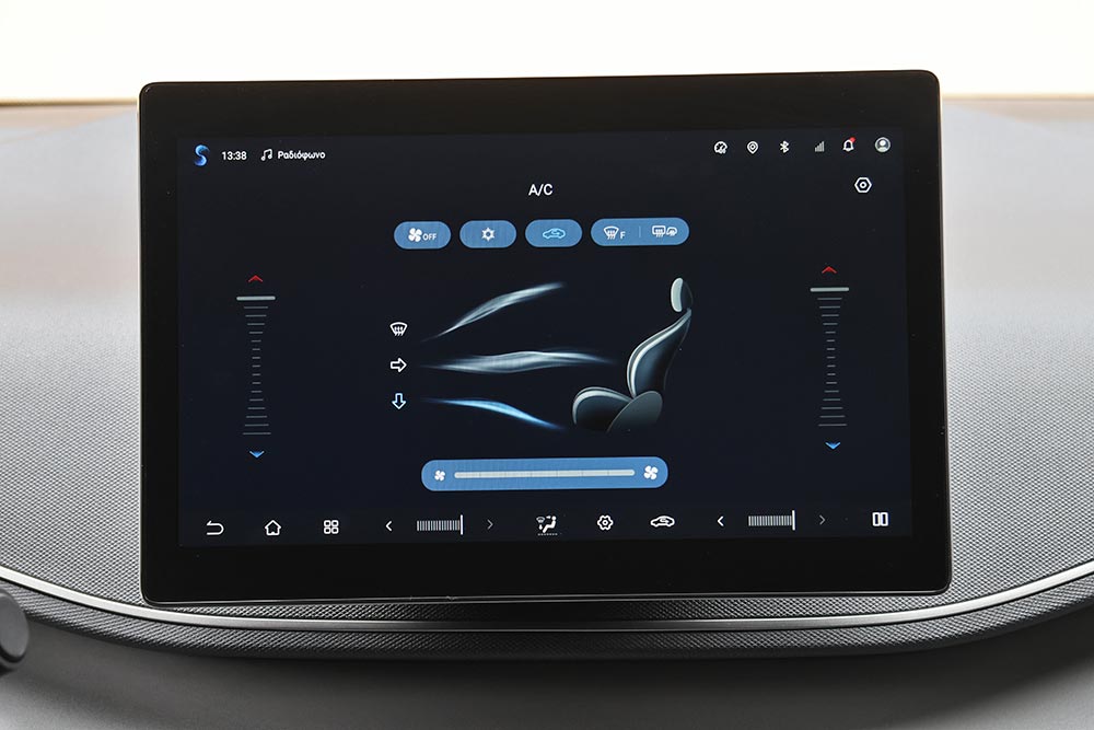 https://autogreeknews.gr/wp-content/uploads/2026/03/BYD-Dolphin-Surf-interior-13.jpg