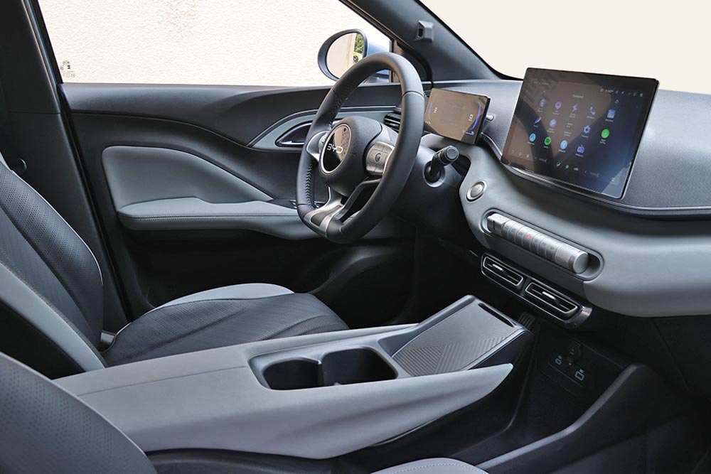 https://autogreeknews.gr/wp-content/uploads/2026/03/BYD-Dolphin-Surf-interior-20.jpg