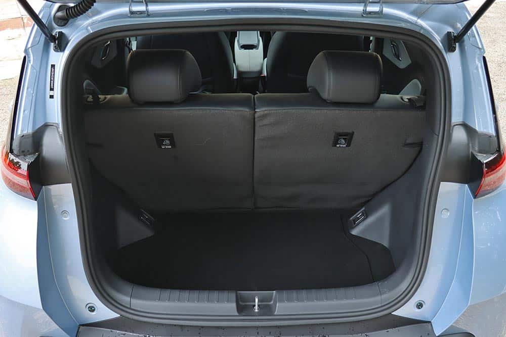 https://autogreeknews.gr/wp-content/uploads/2026/03/BYD-Dolphin-Surf-interior-22.jpg