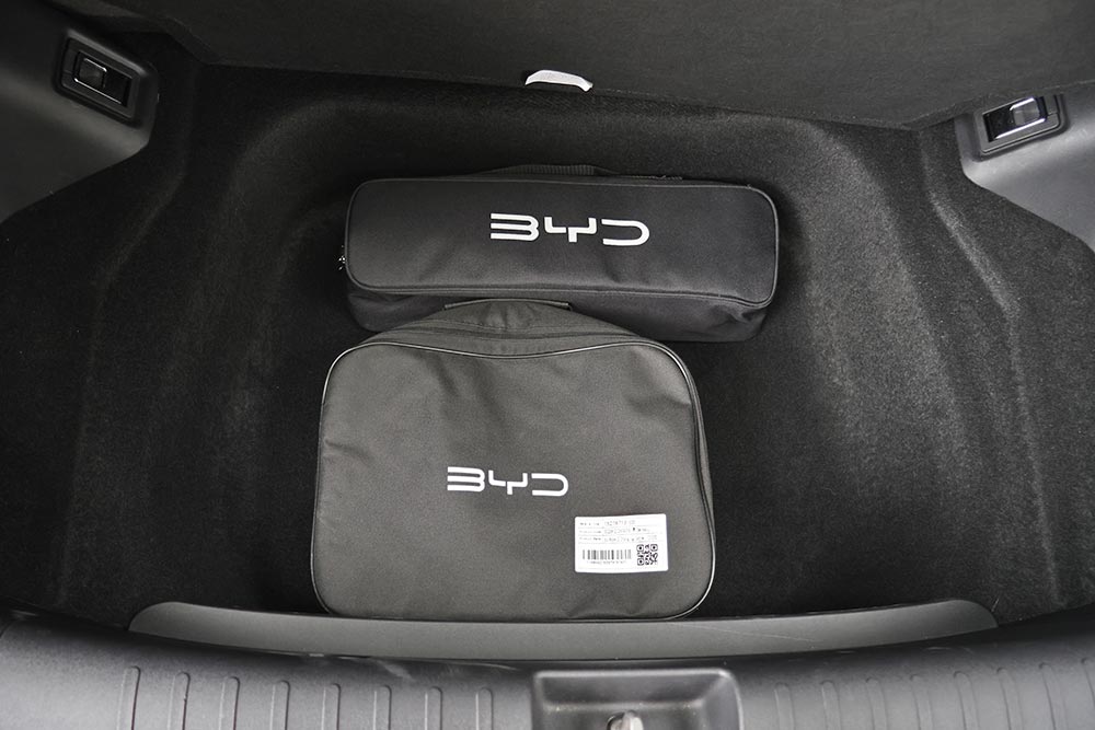 https://autogreeknews.gr/wp-content/uploads/2026/03/BYD-Dolphin-Surf-interior-23.jpg