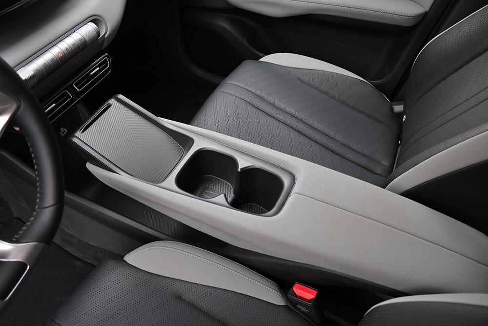 https://autogreeknews.gr/wp-content/uploads/2026/03/BYD-Dolphin-Surf-interior-24.jpg