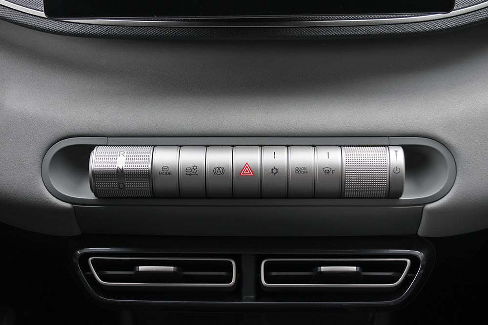 https://autogreeknews.gr/wp-content/uploads/2026/03/BYD-Dolphin-Surf-interior-3.jpg