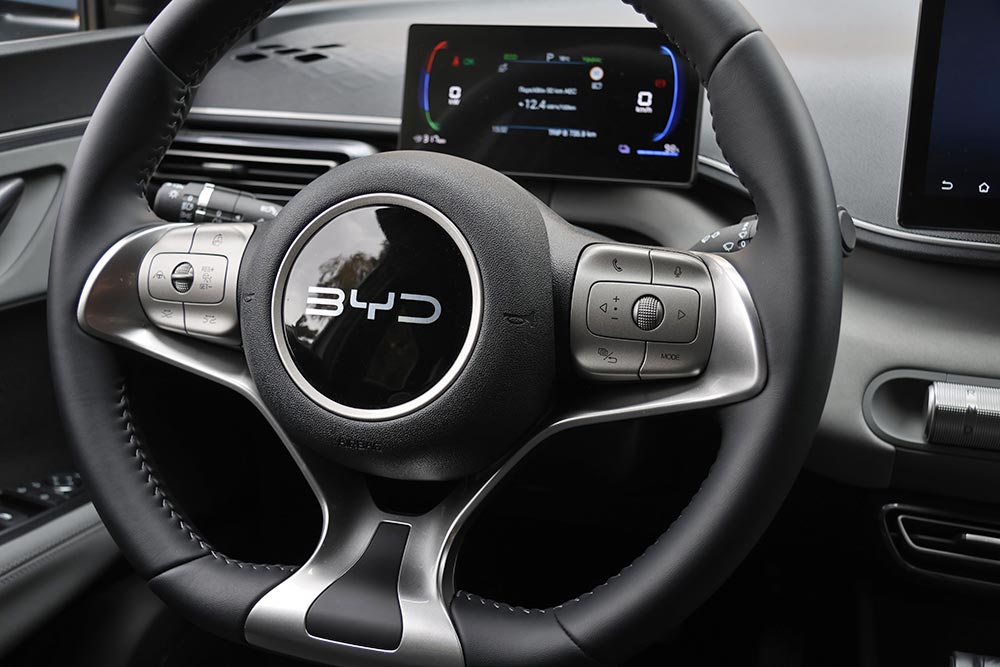 https://autogreeknews.gr/wp-content/uploads/2026/03/BYD-Dolphin-Surf-interior-6.jpg