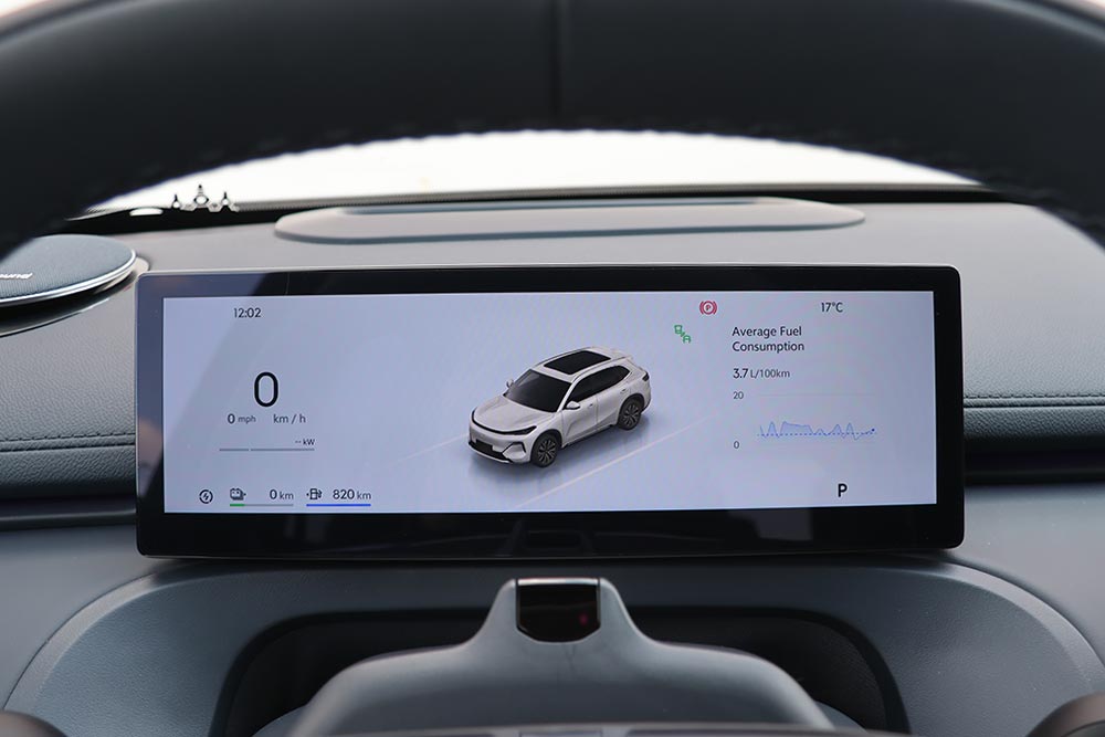 https://autogreeknews.gr/wp-content/uploads/2026/03/Geely-Starray-EM-i-interior-12.jpg