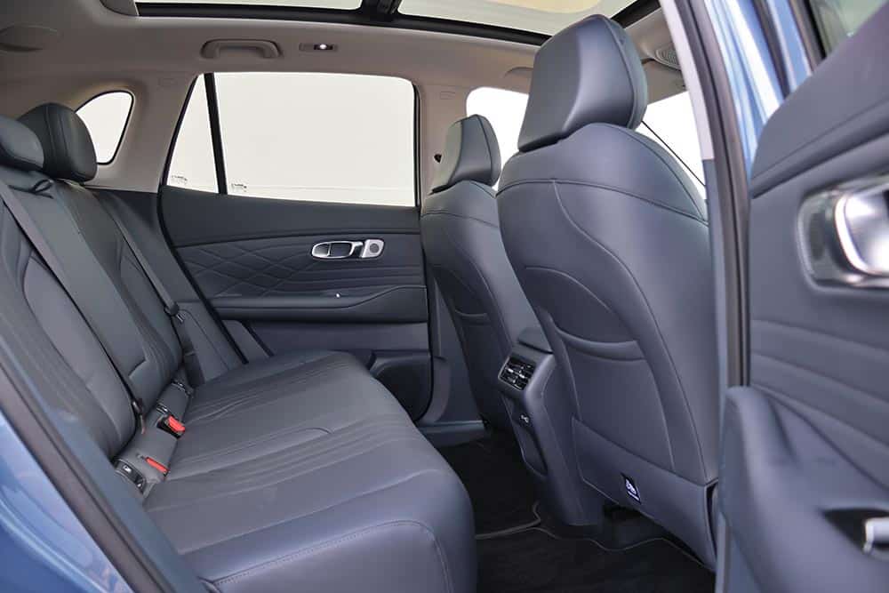 https://autogreeknews.gr/wp-content/uploads/2026/03/Geely-Starray-EM-i-interior-13.jpg
