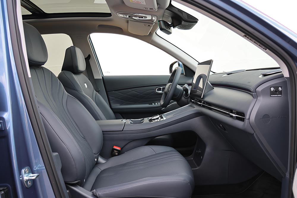 https://autogreeknews.gr/wp-content/uploads/2026/03/Geely-Starray-EM-i-interior-15.jpg