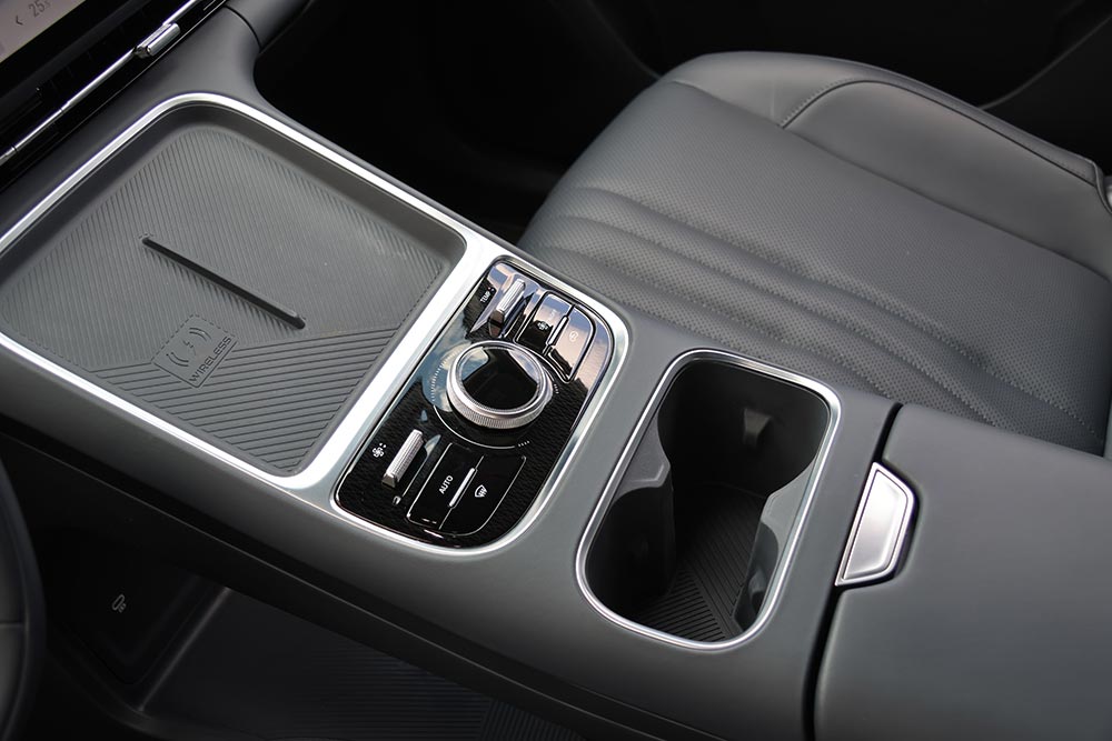 https://autogreeknews.gr/wp-content/uploads/2026/03/Geely-Starray-EM-i-interior-16.jpg