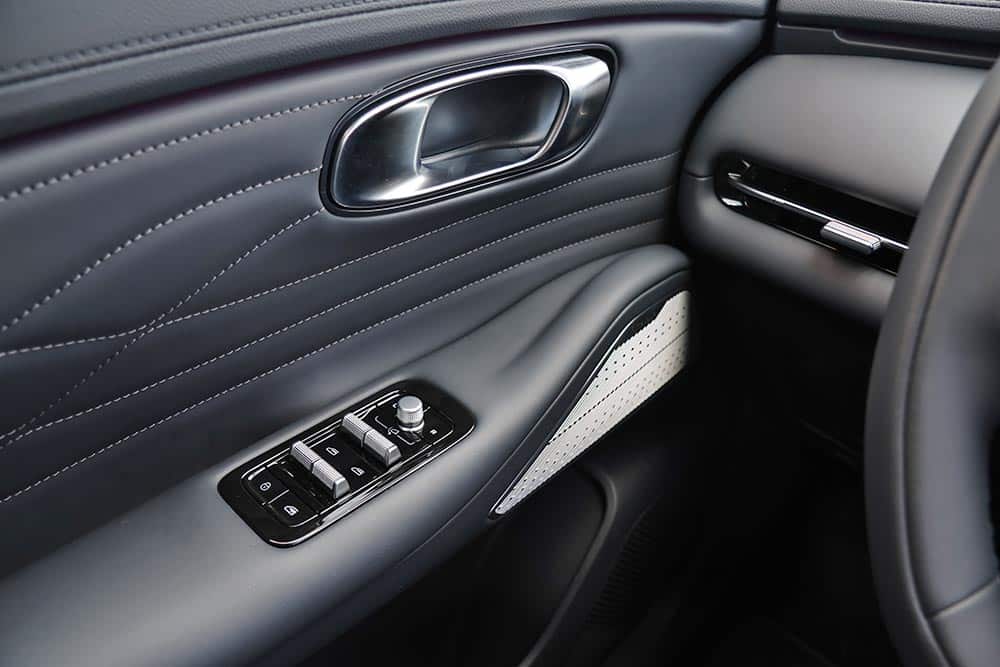 https://autogreeknews.gr/wp-content/uploads/2026/03/Geely-Starray-EM-i-interior-18.jpg