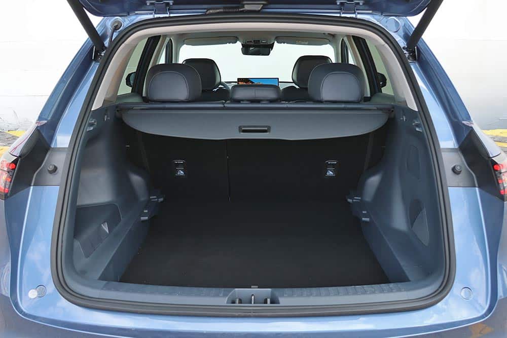 https://autogreeknews.gr/wp-content/uploads/2026/03/Geely-Starray-EM-i-interior-3.jpg