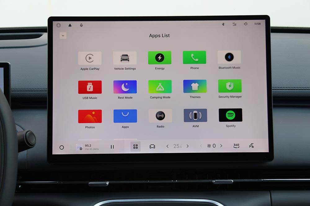 https://autogreeknews.gr/wp-content/uploads/2026/03/Geely-Starray-EM-i-interior-6.jpg