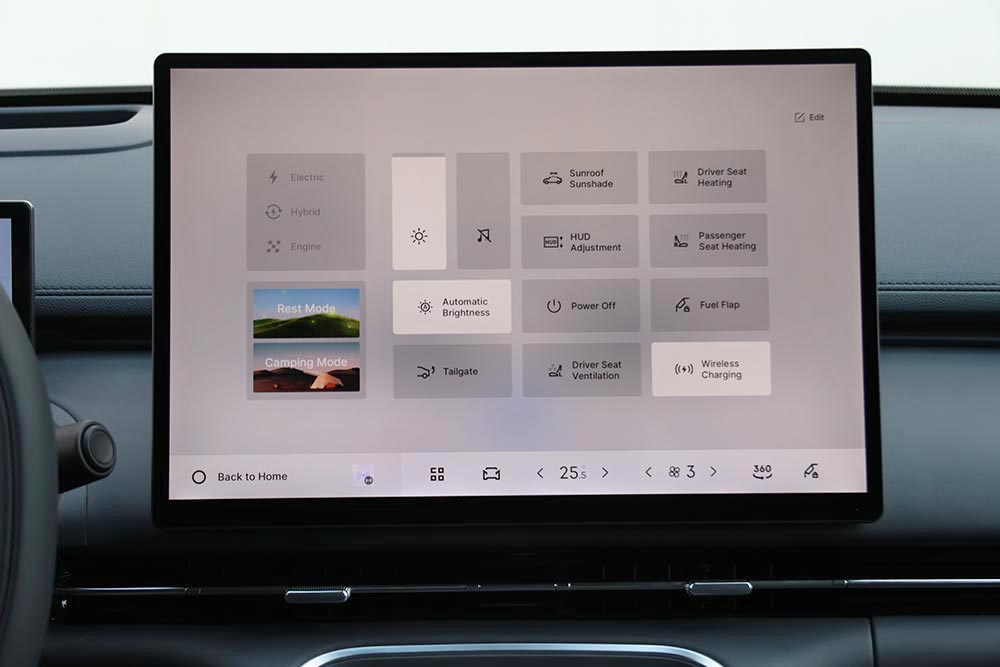 https://autogreeknews.gr/wp-content/uploads/2026/03/Geely-Starray-EM-i-interior-9.jpg