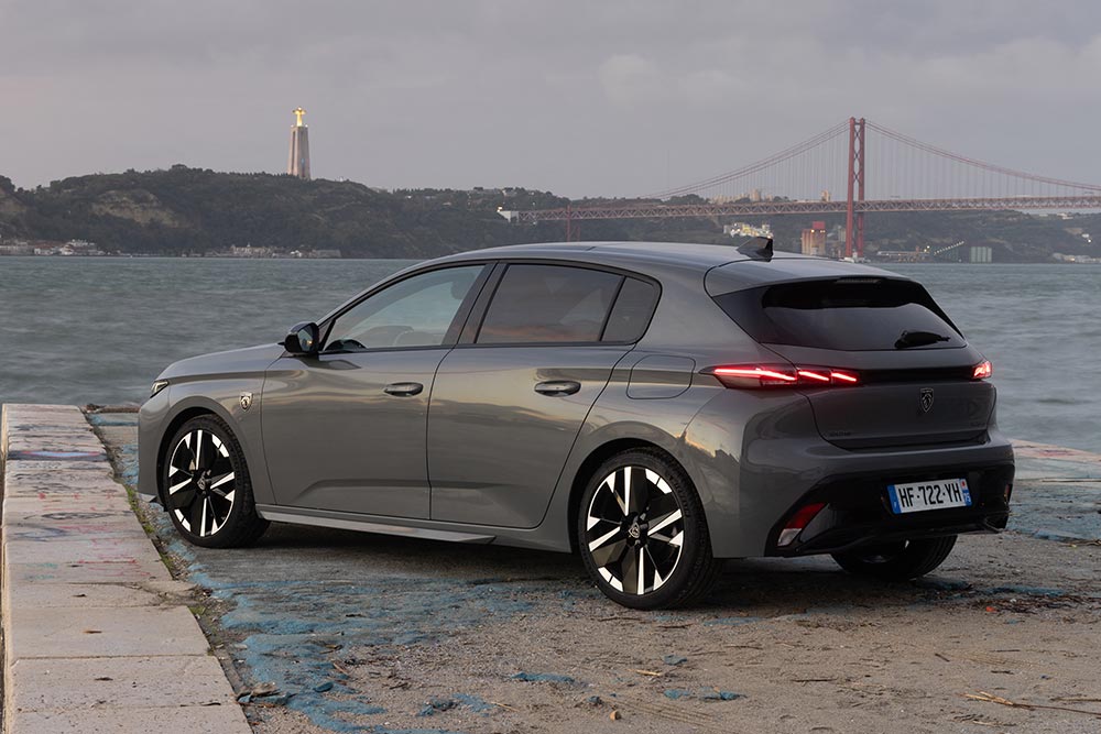 https://autogreeknews.gr/wp-content/uploads/2026/03/Peugeot-308-2026-4.jpg