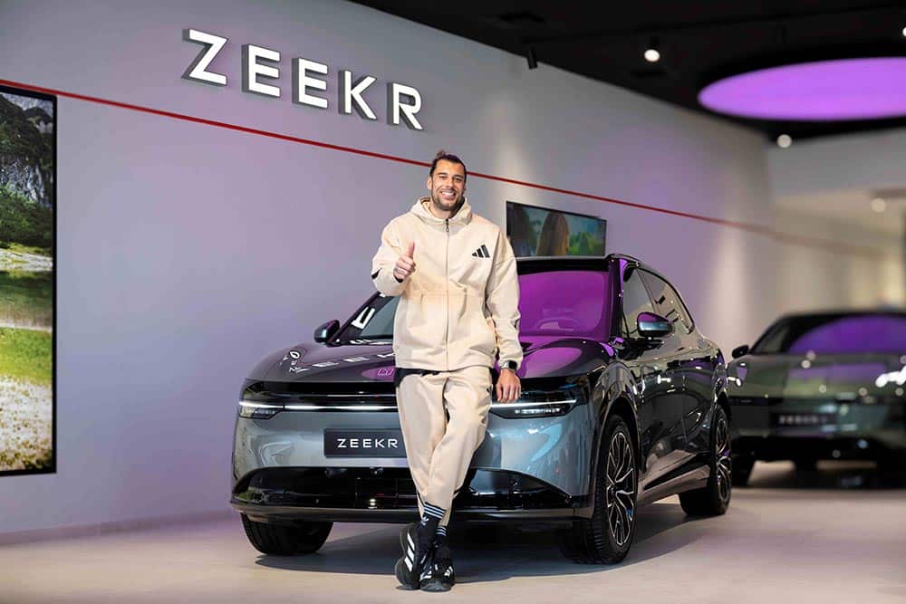 Ο Γιώργος Πρίντεζης «καρφώνει» με την Zeekr