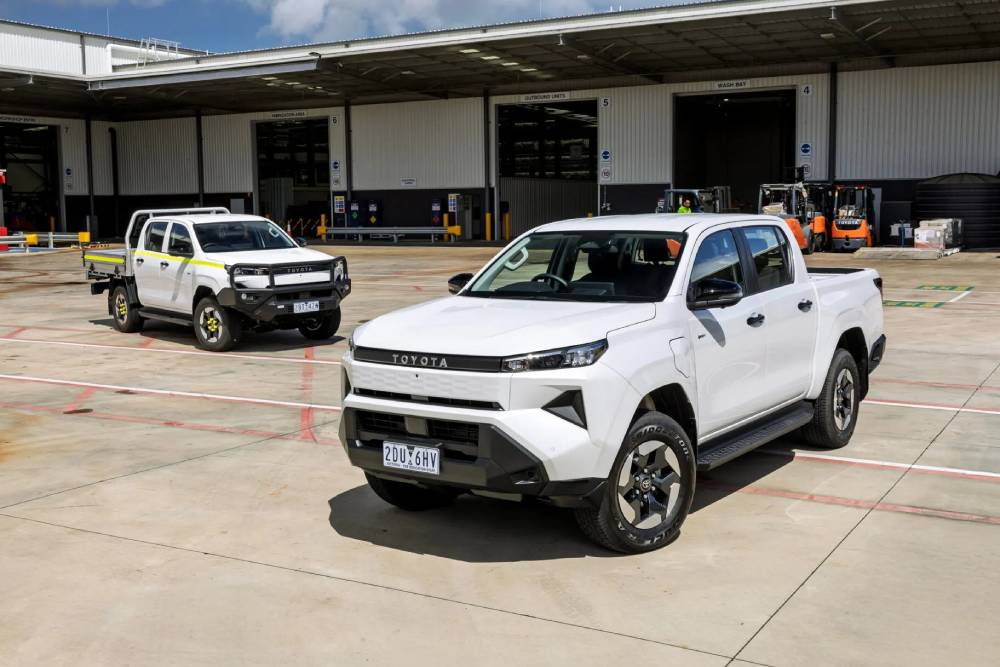 https://autogreeknews.gr/wp-content/uploads/2026/03/Toyota-Hilux-BEV-Australia-1-2048x1366-1.jpg