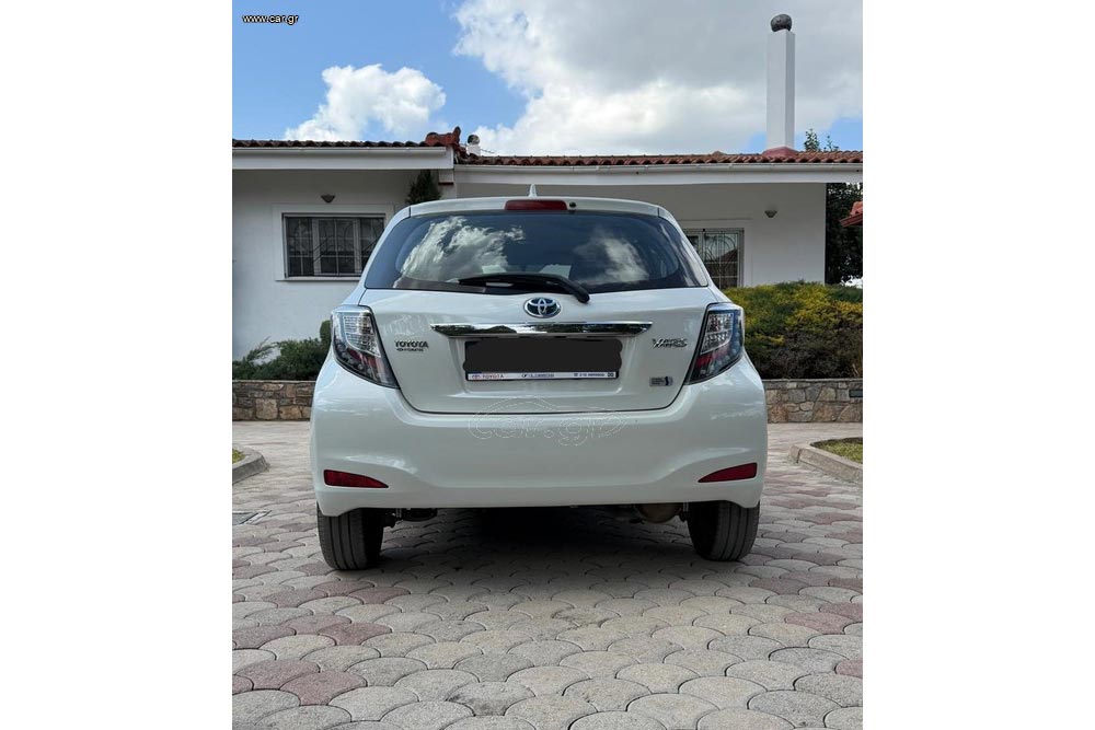 https://autogreeknews.gr/wp-content/uploads/2026/03/Toyota-Yaris-Hybrid-2014-2.jpg
