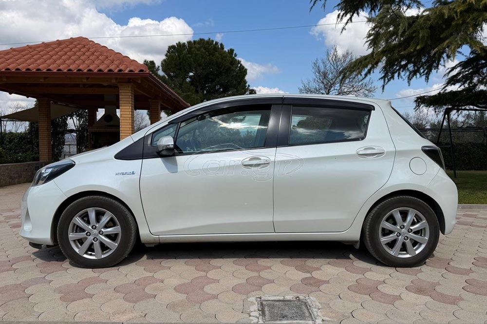 https://autogreeknews.gr/wp-content/uploads/2026/03/Toyota-Yaris-Hybrid-2014-3.jpg