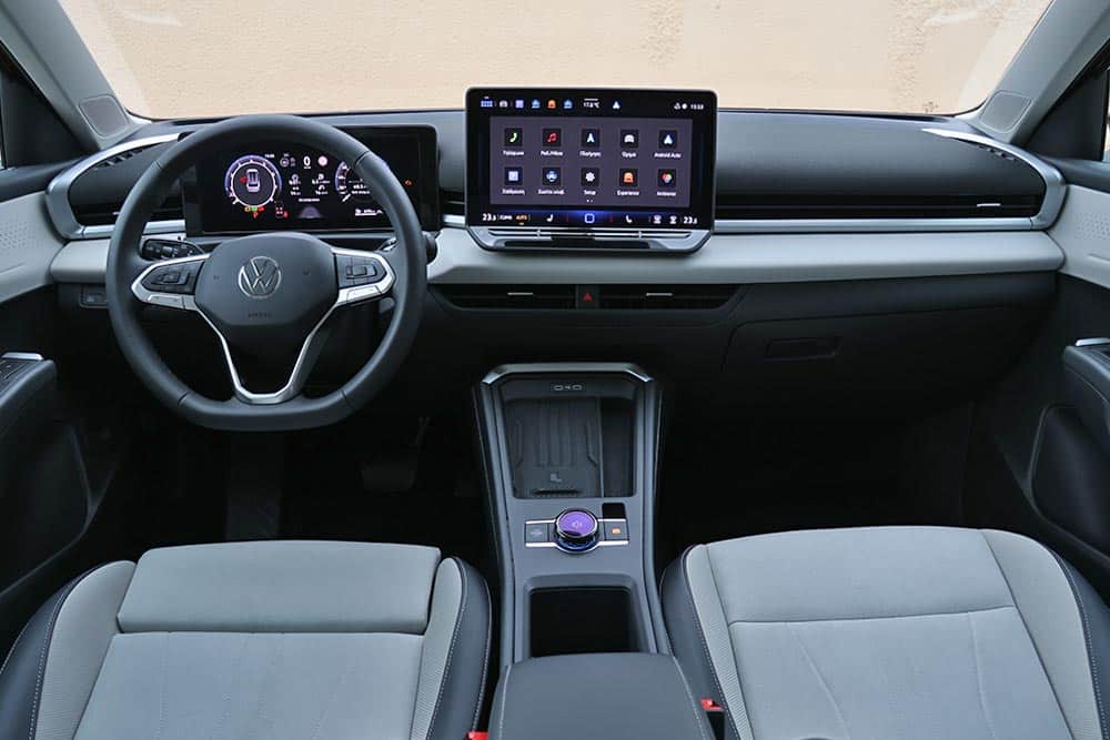 https://autogreeknews.gr/wp-content/uploads/2026/03/VW-T-Roc-2026-interior-1.jpg