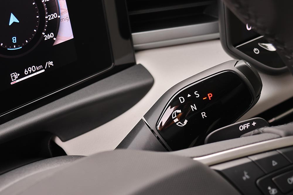 https://autogreeknews.gr/wp-content/uploads/2026/03/VW-T-Roc-2026-interior-21.jpg